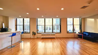 Entire Floor in SOHO with 2 extra rooms! - Image 48