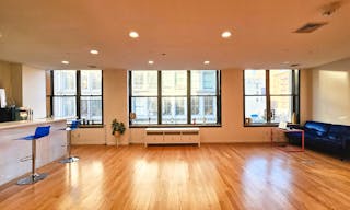 Entire Floor in SOHO with 2 extra rooms! - Image 48