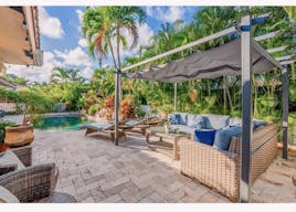 Tropical Beach style Oasis - Image 8