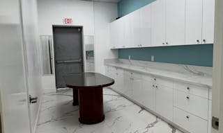 Empty Medical Office Space with Huge and Beautiful Reception Area. - Image 4