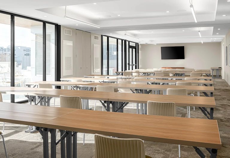 Vibrant Nashville Meeting Space - Image 3