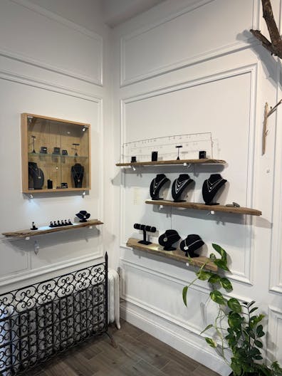 Charming Boutique Space in Upper West Side ? Nature-Inspired Artistry - Image 2