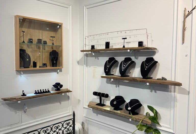 Charming Boutique Space in Upper West Side ? Nature-Inspired Artistry - Image 2