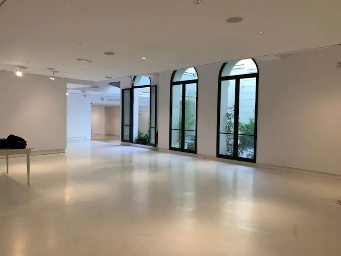 400m2 Showroom - Image 3