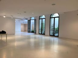 400m2 Showroom - Image 3