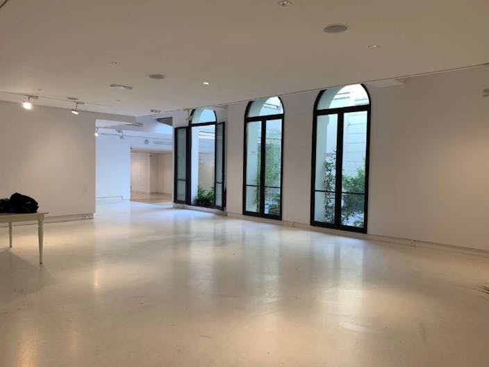 400m2 Showroom - Image 3