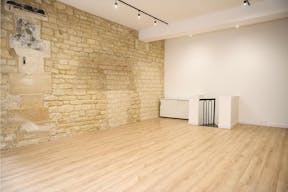 High-Ceiling Showroom | Palestro (Paris 2e) — Steps from Marais & Palais Royal - Image 2