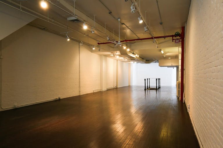 Classic Shop in West Soho - Image 4