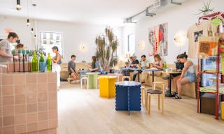 1000 square feet of ground floor cafe space and a kitchen equipped - Image 0