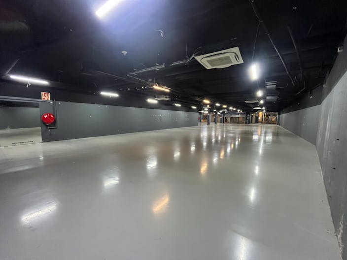 Espace Commercial Pop-Up de 868 m² au Cœur de Liège, Passage Piéton Premium (Place Saint-Lambert) - Image 2