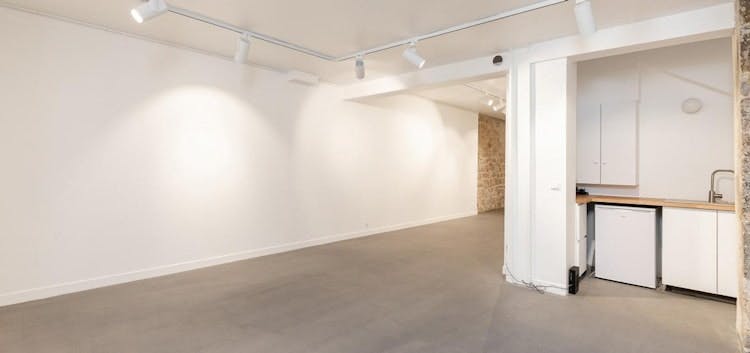 70 sqm Gallery and Showroom on Rue de Turenne, Paris
