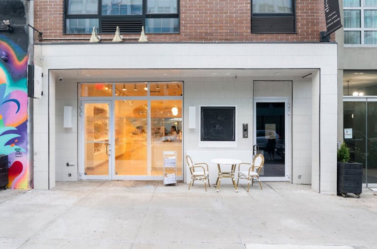 The Perfect Canvas: Elegant, Sun-Filled Space in North Williamsburg - Image 0
