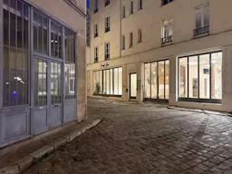 Espace sous verrière de 800 m² à Bastille - Image 2