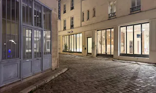 Espace sous verrière de 800 m² à Bastille - Image 2