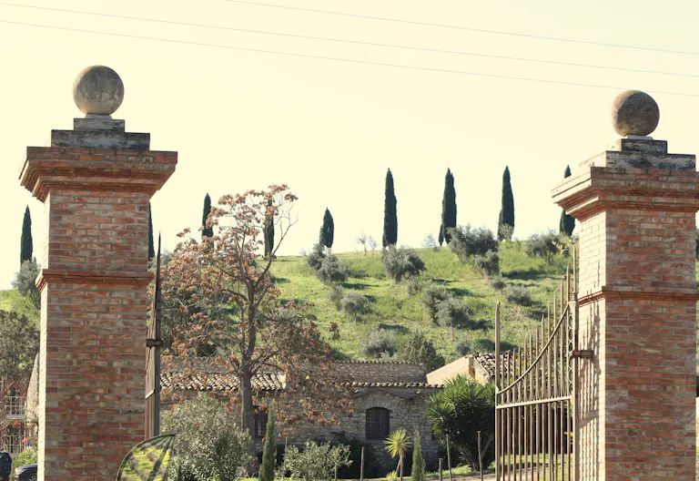 Rustic Sicilian olive farm & historic barn venue - Image 0