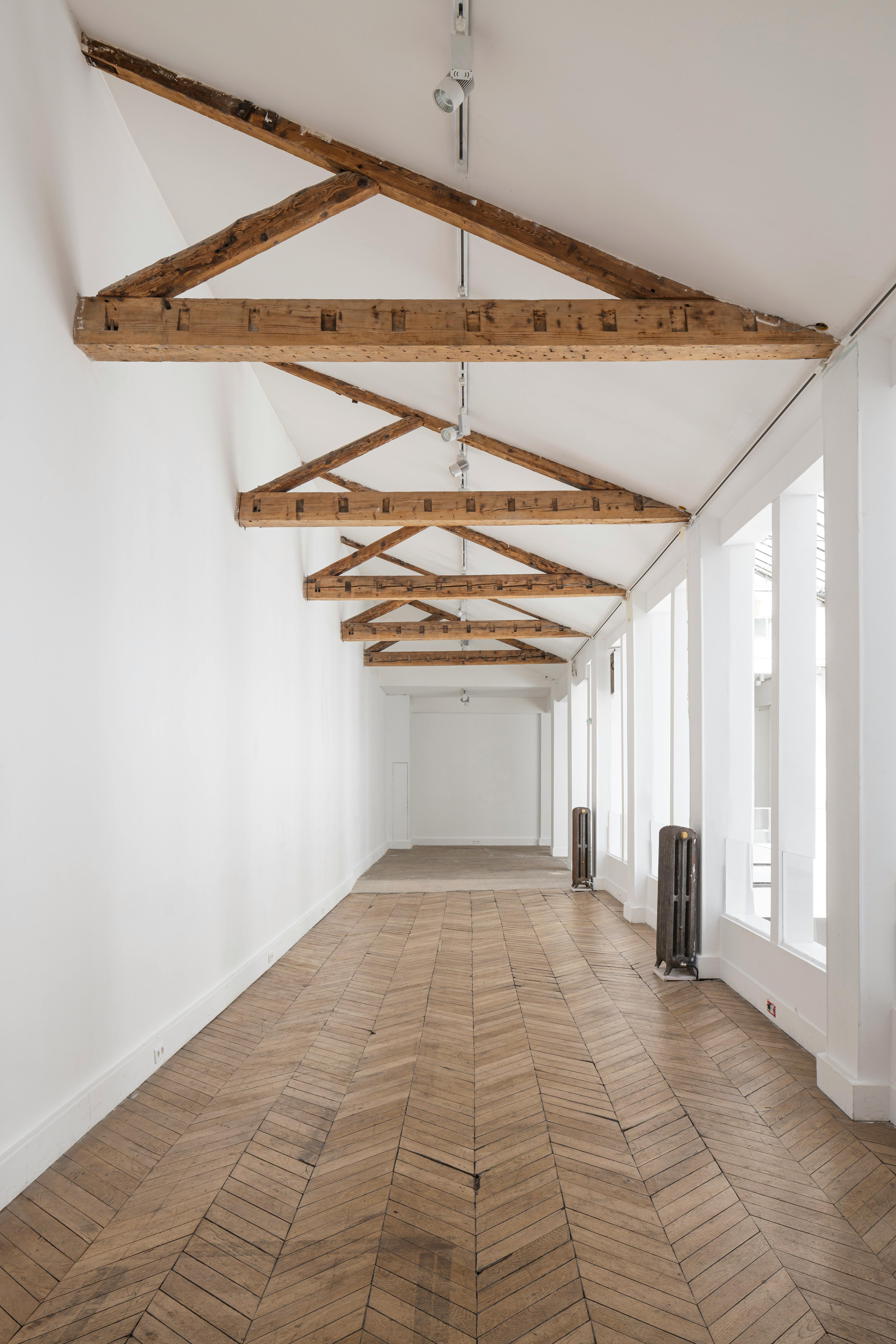 Spacious Industrial Showroom on Rue de Turenne, Paris