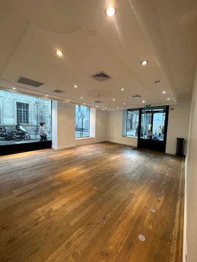 Pop-up store angle en plein coeur du Marais - Image 1