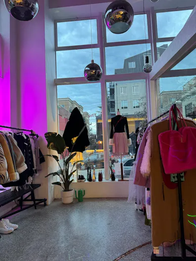 Capitol Hill Retail store share space - Image 2