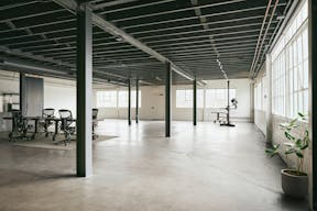 Gorgeous Daylight Studio With Attached Prop House (Hot Set Props) - Image 0