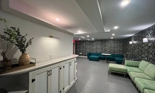 Intimate, Private Luxe Gallery Lounge - Image 8