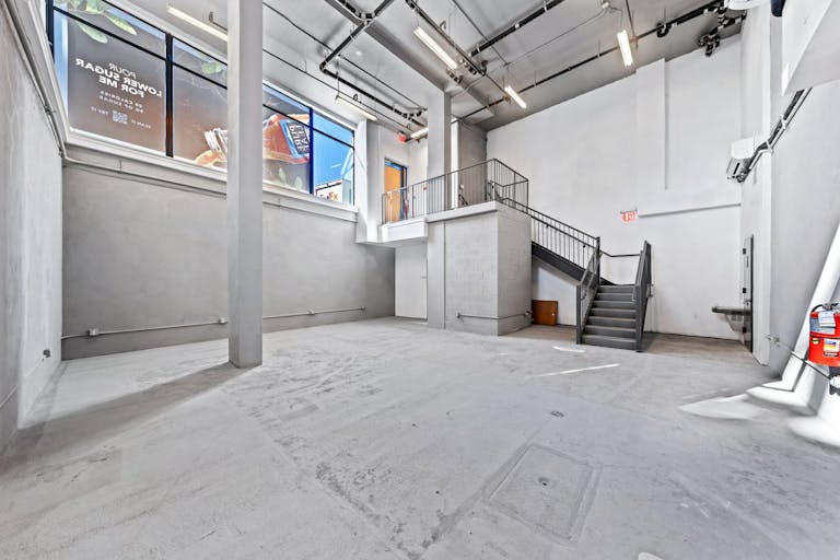 Prime Williamsburg (Kent Avenue-Domino Park) Pop-up Store/ Art Gallery - Image 2