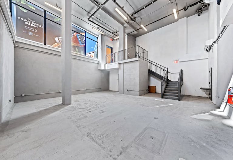 Prime Williamsburg (Kent Avenue-Domino Park) Pop-up Store/ Art Gallery - Image 2