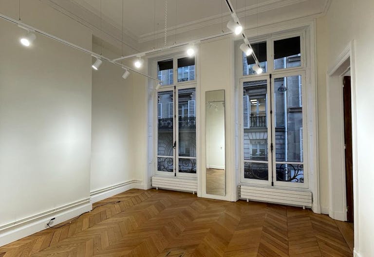 Rue Cambon 200 m2 newly renovated showroom perfect for Fashion Week - Image 1