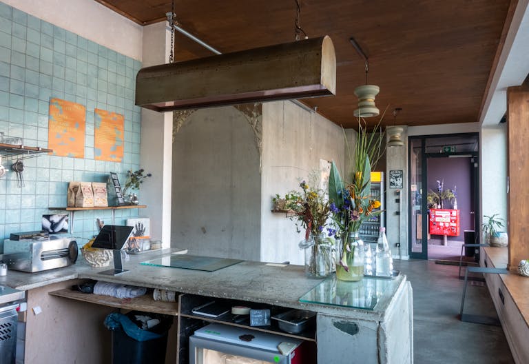 Dynamic Art Gallery & Pop-up Venue in Kreuzberg/Neukölln - Image 1