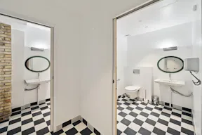 Amazing Award Winning Showroom - Image 18