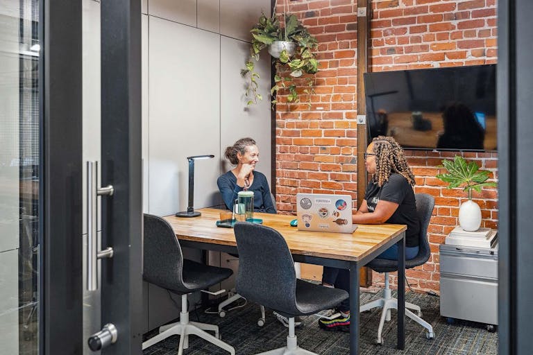 Opal Meeting Room ? seats 4 - Image 1