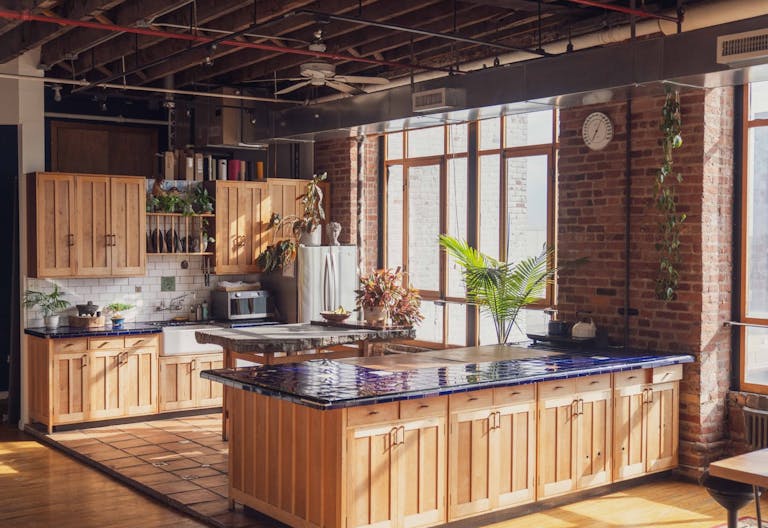 Unique Industrial Loft/ Photo Studio w/ amazing Kitchen & Bathroom - Image 1