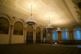 Beautiful Wall Street Space - Image 3