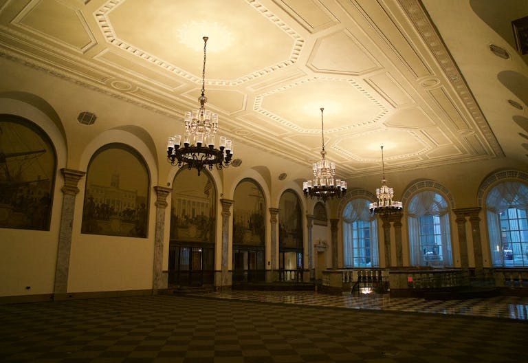 Beautiful Wall Street Space - Image 3