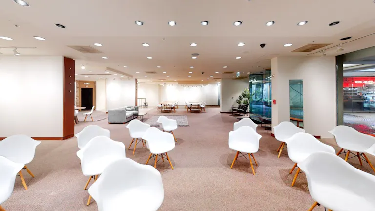 Gorgeous Downtown Modern Space - Image 2