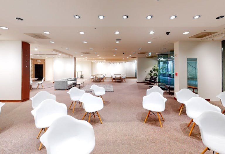 Gorgeous Downtown Modern Space - Image 2