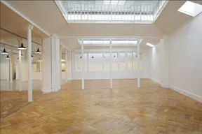 Premium Space In R�publique - Image 10