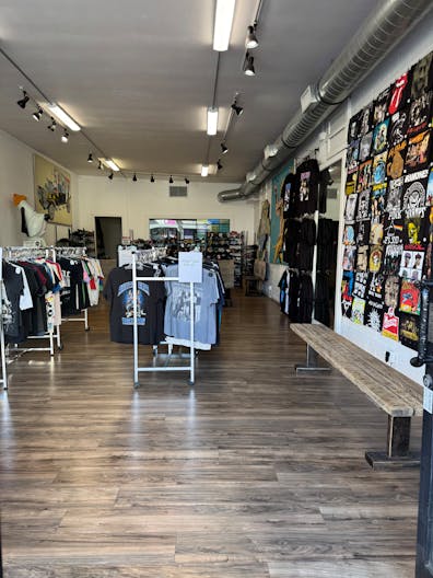 Retail Store – Prime Location! Month to Month - Image 2