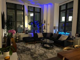 Spacious 14ft ceiling space in a Landmark Building - Image 0