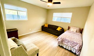 Lovely Central Austin Duplex! - Image 10