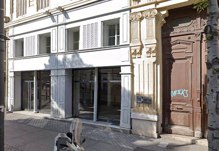 Block of 6 Boutiques Shop for Rent - Marseille Rue de la R�publique - Image 2