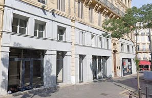 Block of 6 Boutiques Shop for Rent - Marseille Rue de la R�publique - Image 5