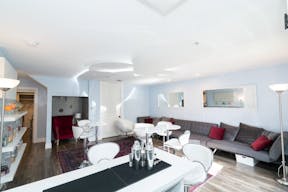 Stunning Art Deco Suite - Image 9