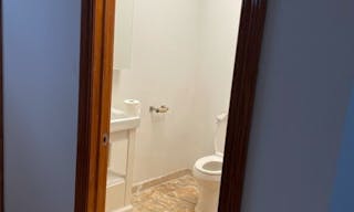 Blank canvas store front/creative space - Image 4