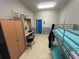 Décor/Lieu de tournage: Prison - Image 7