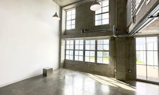 Industrial Daylight Loft in Wynwood with Natural Light & Huge Outdoor Rooftop with view - Image 4