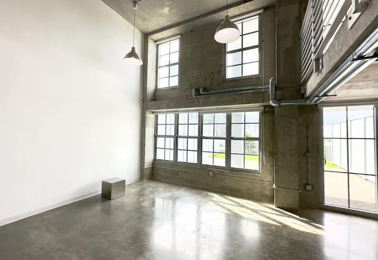 Industrial Daylight Loft in Wynwood with Natural Light & Huge Outdoor Rooftop with view - Image 4