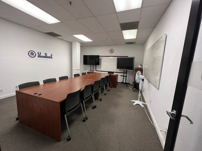 Spacious , quiet and clean room 124 at University of San Jose - Image 0