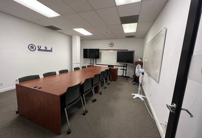 Spacious , quiet and clean room 124 at University of San Jose - Image 0