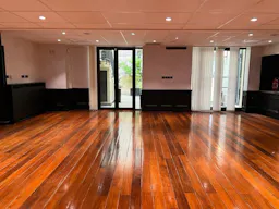 Retail space near Champs-�lys�es - Image 2