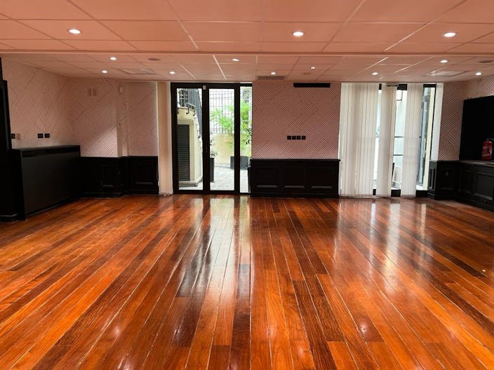 Retail space near Champs-�lys�es - Image 2